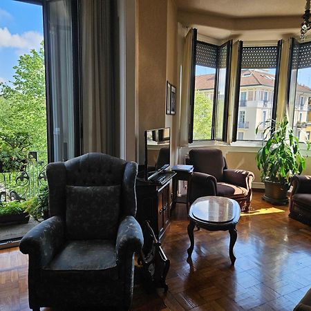 Homegallery - Elegante Appartamento Milanese Extérieur photo
