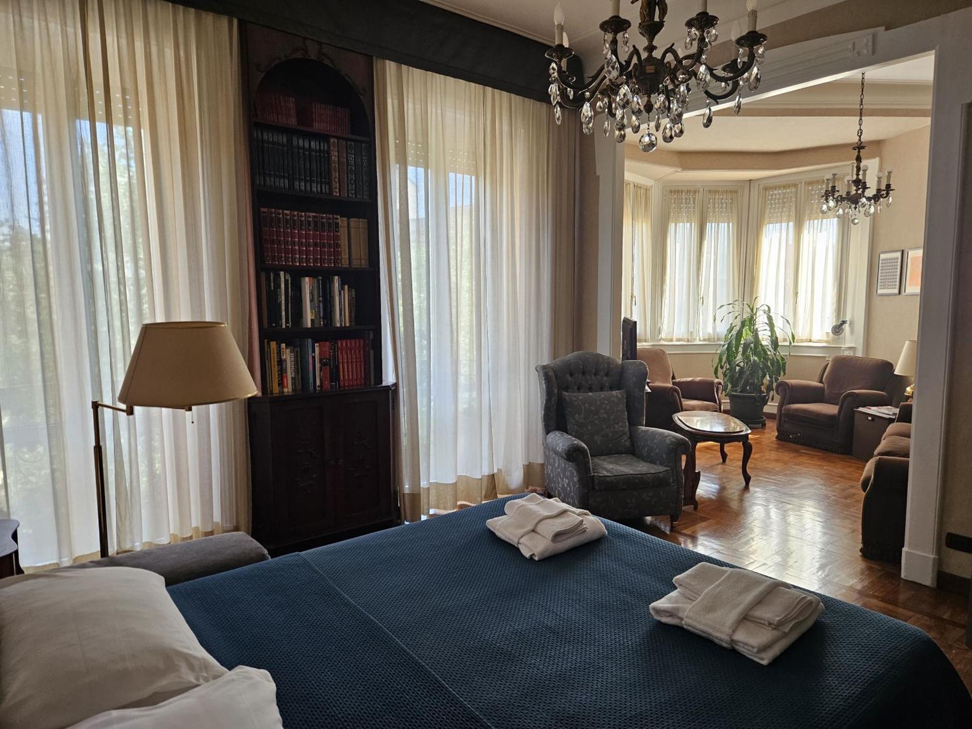 Homegallery - Elegante Appartamento Milanese Extérieur photo